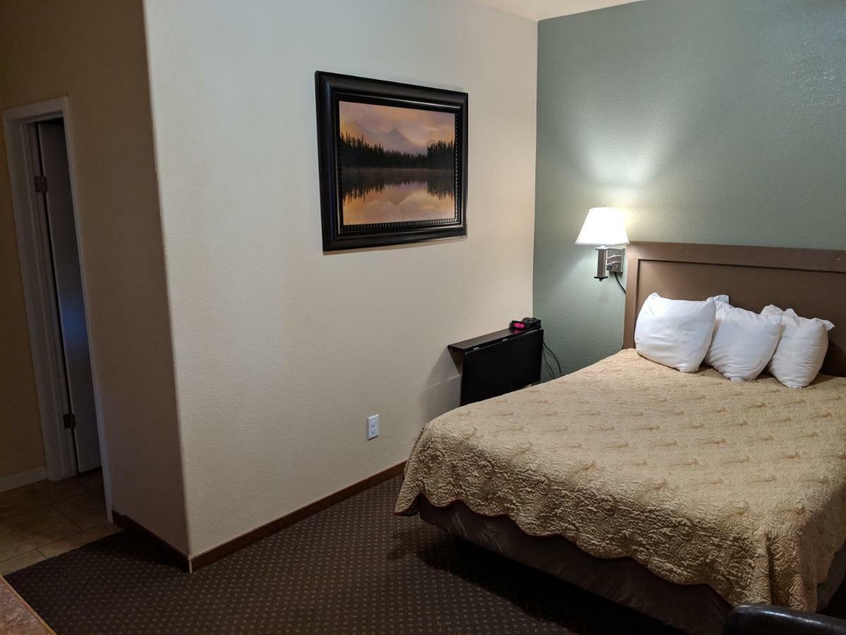 Sagebrush Inn & Suites Broadus Exterior foto
